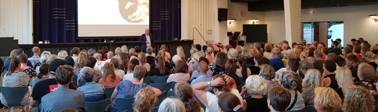 Fuld sal til Autisme Spektrum Dagen set bagfra